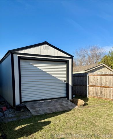 21819 W 12th Street S, Sand Springs, OK 74063