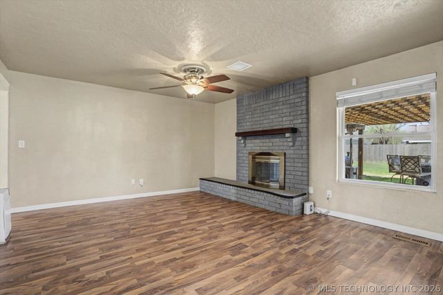 21819 W 12th Street S, Sand Springs, OK 74063