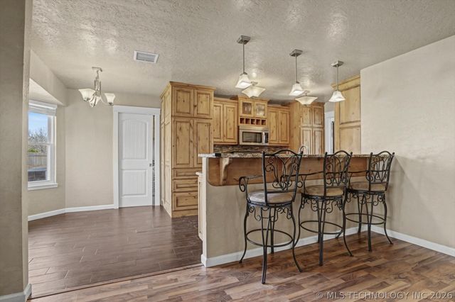 21819 W 12th Street S, Sand Springs, OK 74063