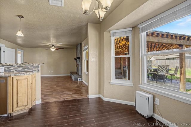 21819 W 12th Street S, Sand Springs, OK 74063