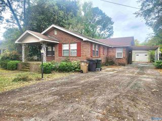 2307 Clara Avenue SW, Decatur, AL 35601