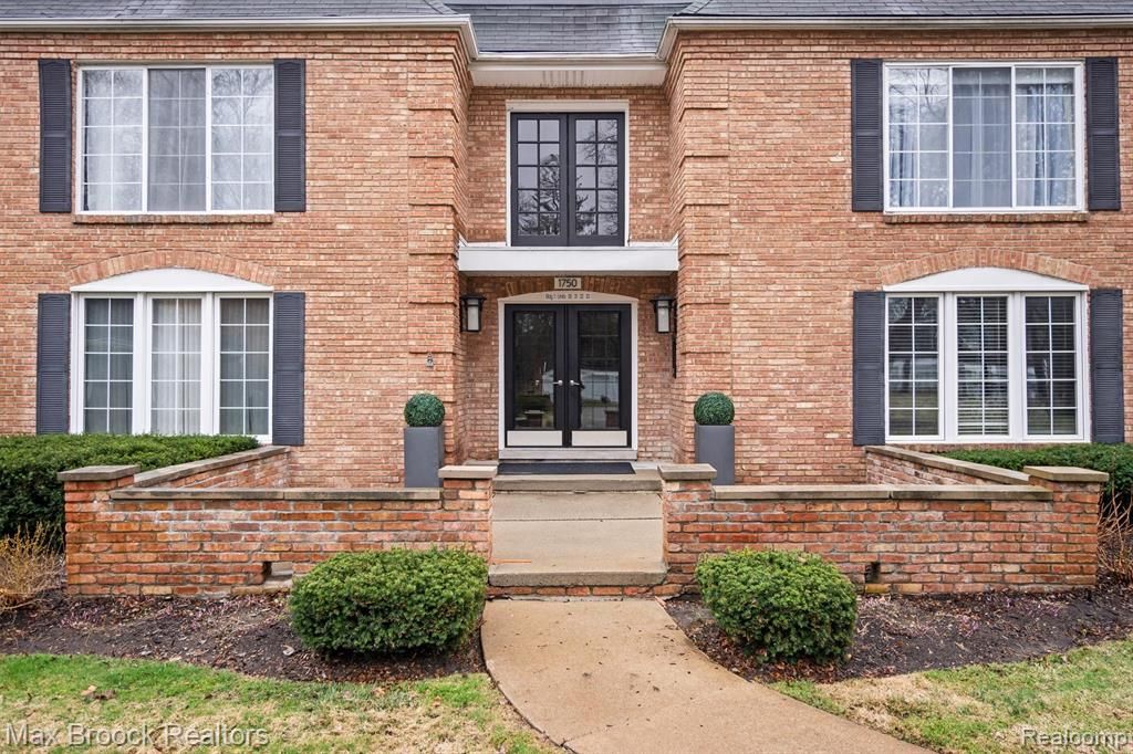 1750 Tiverton Road, Bloomfield Hills, MI 48304