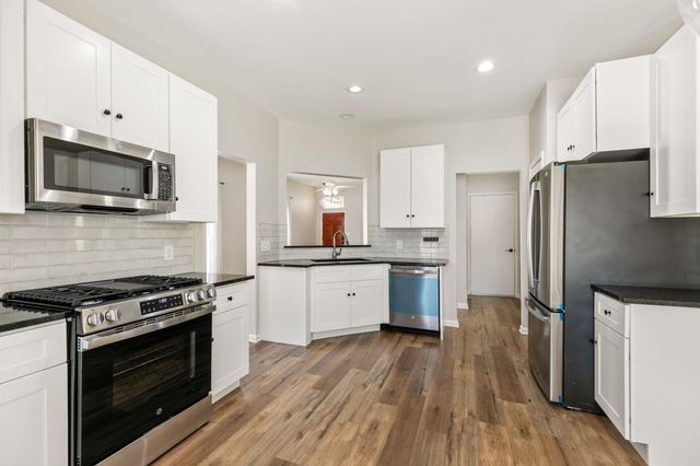 827 Apple Blossom Drive, Pearland, TX 77584