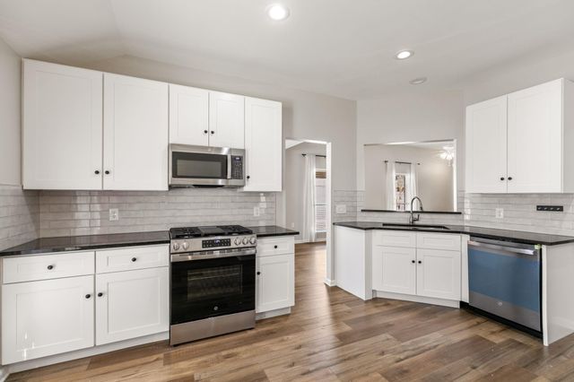 827 Apple Blossom Drive, Pearland, TX 77584