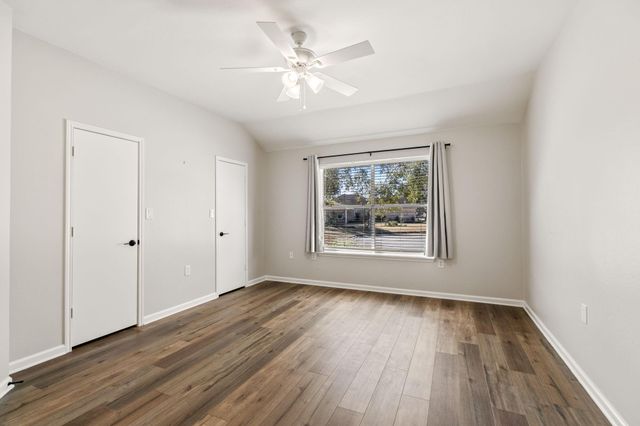 827 Apple Blossom Drive, Pearland, TX 77584