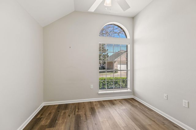 827 Apple Blossom Drive, Pearland, TX 77584