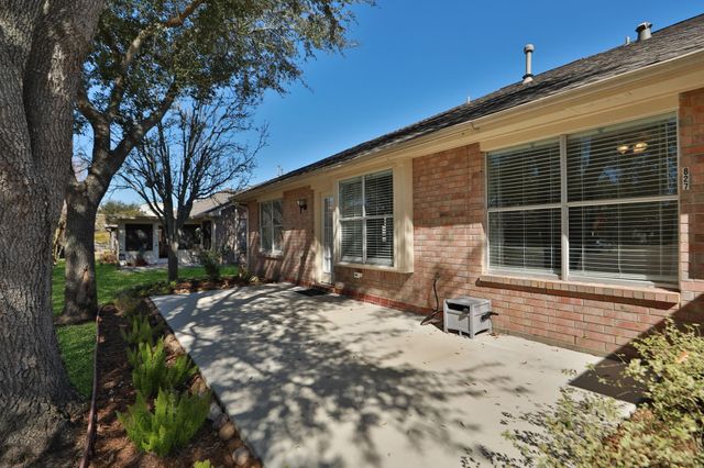 827 Apple Blossom Drive, Pearland, TX 77584