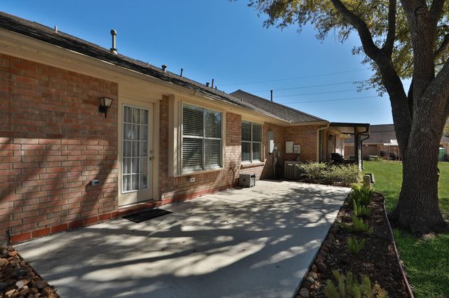 827 Apple Blossom Drive, Pearland, TX 77584