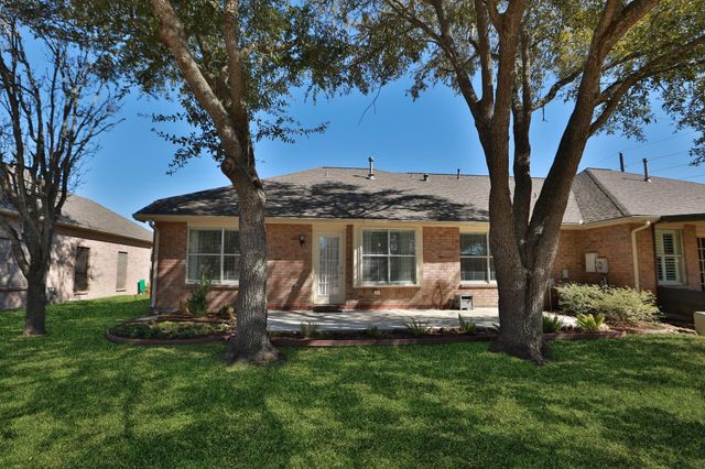 827 Apple Blossom Drive, Pearland, TX 77584