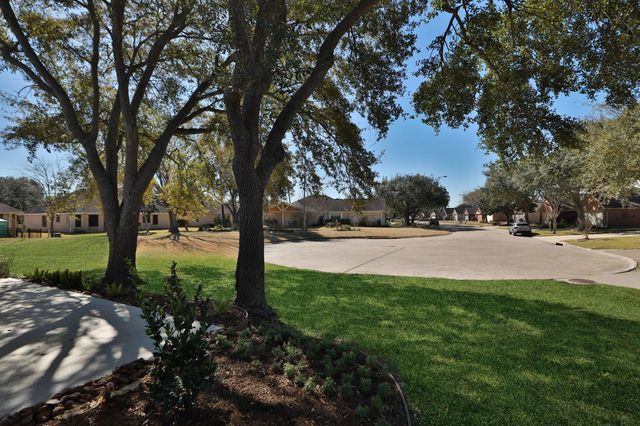 827 Apple Blossom Drive, Pearland, TX 77584