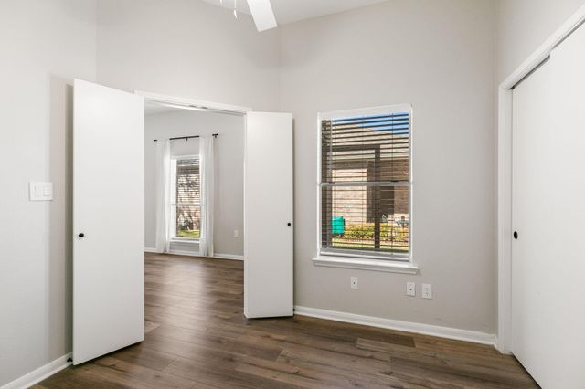 827 Apple Blossom Drive, Pearland, TX 77584