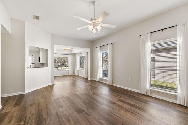 827 Apple Blossom Drive, Pearland, TX 77584