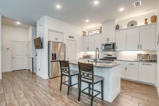 6449 Iron Horse Boulevard, North Richland Hills, TX 76180