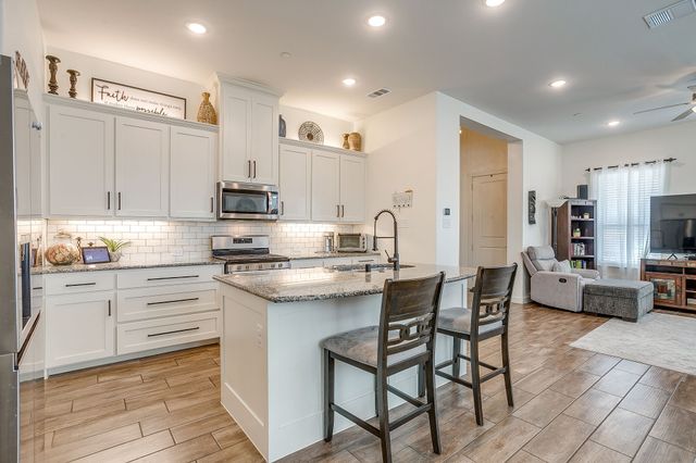 6449 Iron Horse Boulevard, North Richland Hills, TX 76180