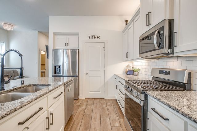 6449 Iron Horse Boulevard, North Richland Hills, TX 76180