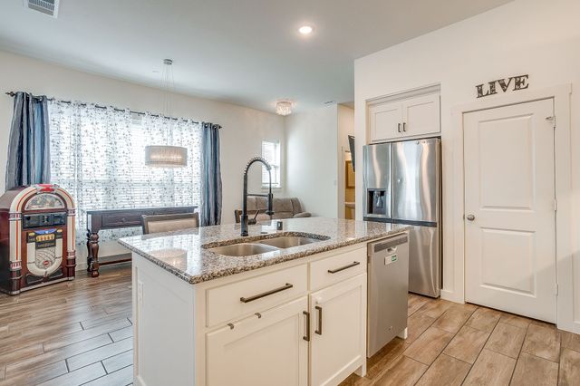 6449 Iron Horse Boulevard, North Richland Hills, TX 76180