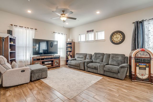 6449 Iron Horse Boulevard, North Richland Hills, TX 76180