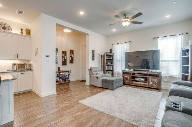 6449 Iron Horse Boulevard, North Richland Hills, TX 76180