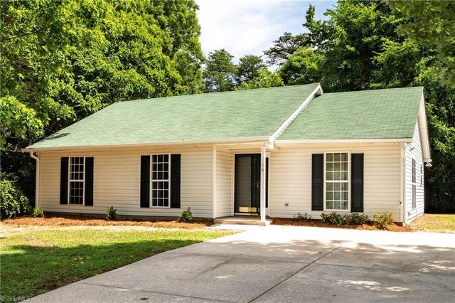 16 Spring Chapel Court, Greensboro, NC 27455