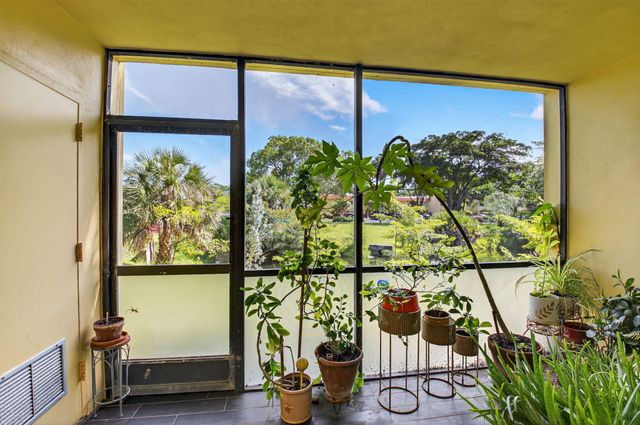 900 SW 9th Street Circle 102, Boca Raton, FL 33486