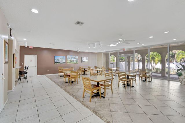 900 SW 9th Street Circle 102, Boca Raton, FL 33486