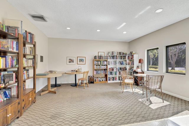 900 SW 9th Street Circle 102, Boca Raton, FL 33486