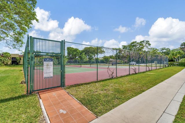 900 SW 9th Street Circle 102, Boca Raton, FL 33486