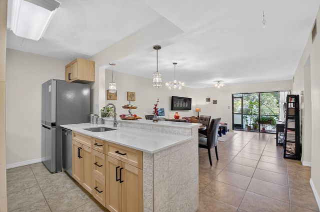 900 SW 9th Street Circle 102, Boca Raton, FL 33486