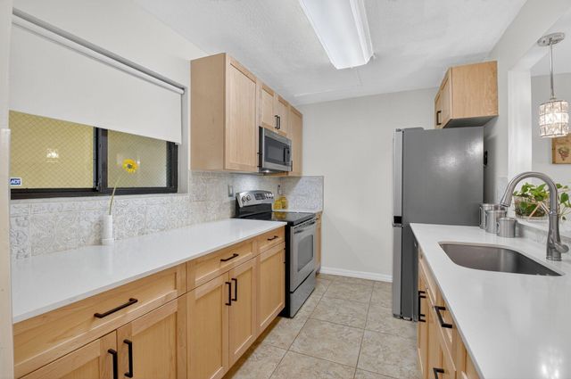 900 SW 9th Street Circle 102, Boca Raton, FL 33486