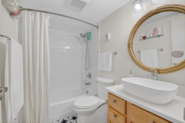 900 SW 9th Street Circle 102, Boca Raton, FL 33486