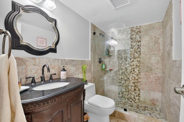 900 SW 9th Street Circle 102, Boca Raton, FL 33486