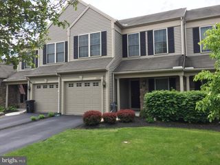 2082 DEER RUN DR, Hummelstown, PA 17036