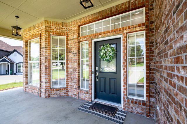 308 Leeward Circle, Azle, TX 76020