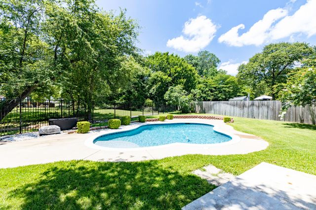 308 Leeward Circle, Azle, TX 76020