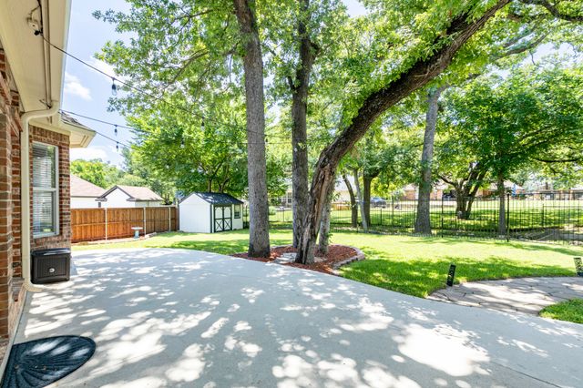 308 Leeward Circle, Azle, TX 76020