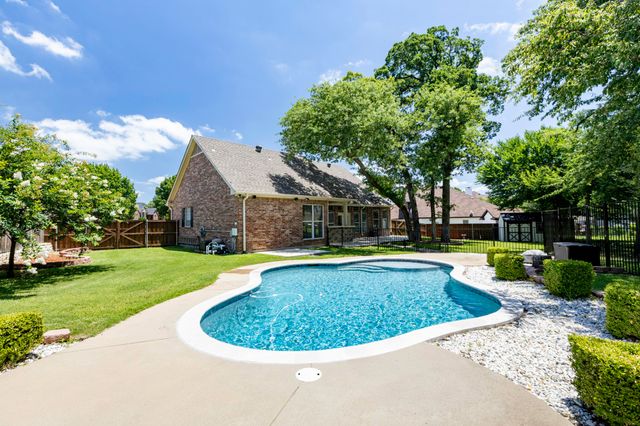 308 Leeward Circle, Azle, TX 76020