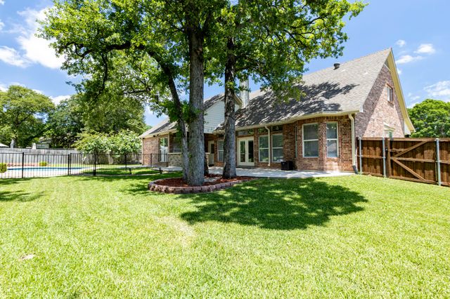 308 Leeward Circle, Azle, TX 76020