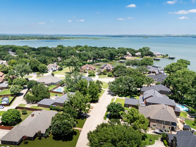 308 Leeward Circle, Azle, TX 76020