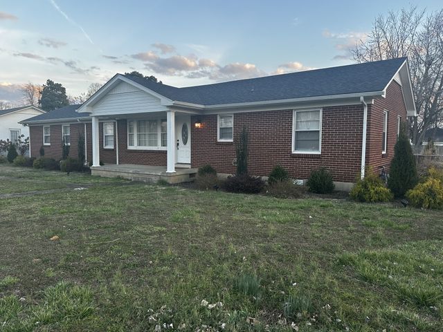 601 5th St, Lawrenceburg, TN 38464