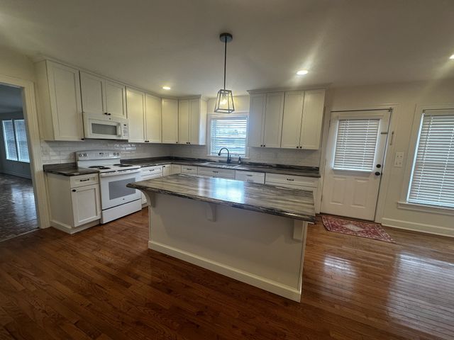 601 5th St, Lawrenceburg, TN 38464