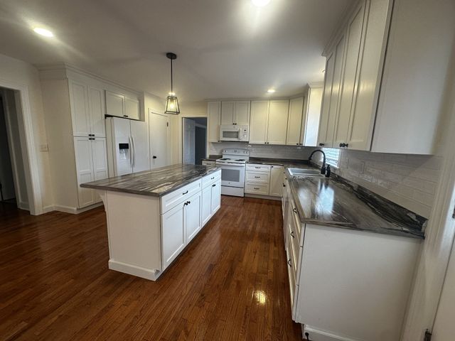 601 5th St, Lawrenceburg, TN 38464