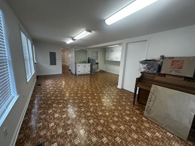 601 5th St, Lawrenceburg, TN 38464