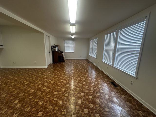 601 5th St, Lawrenceburg, TN 38464