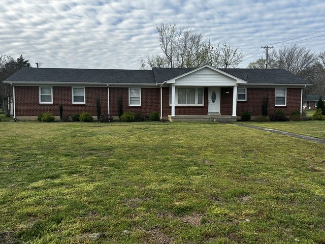 601 5th St, Lawrenceburg, TN 38464
