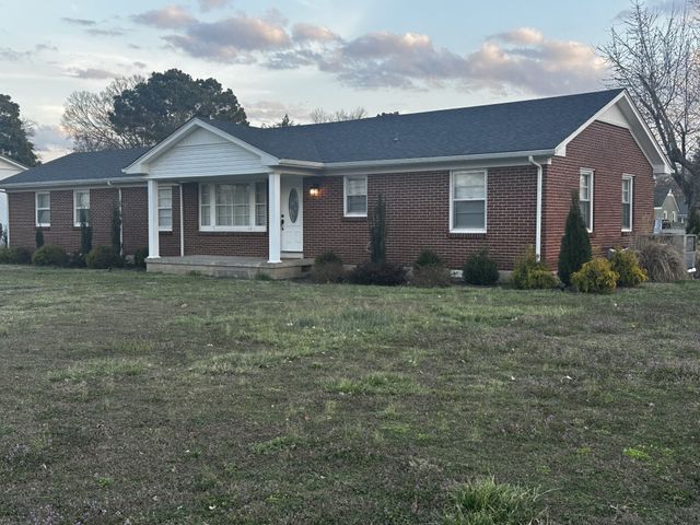 601 5th St, Lawrenceburg, TN 38464