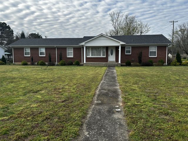 601 5th St, Lawrenceburg, TN 38464