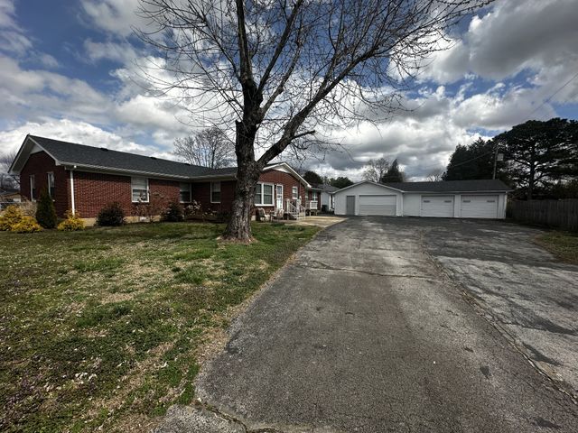 601 5th St, Lawrenceburg, TN 38464