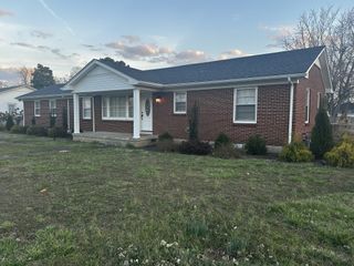 601 5th St, Lawrenceburg, TN 38464