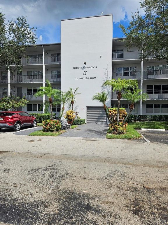 101 SW 132 Way 218, Pembroke Pines, FL 33027