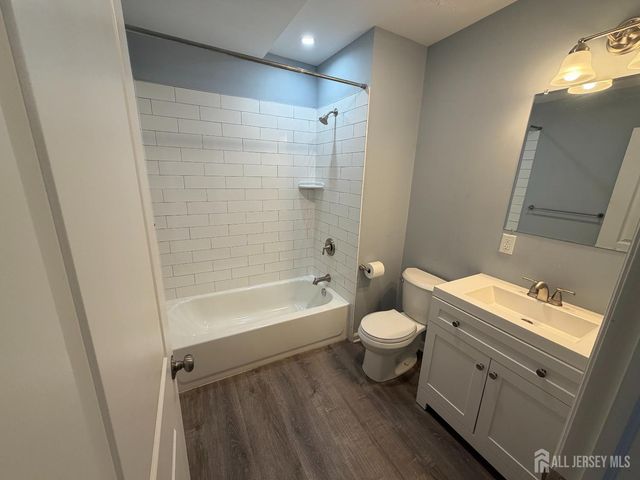 816 King Georges Road 2, Fords, NJ 08863